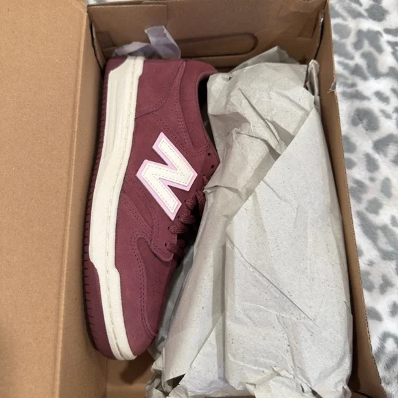 New Balance Burgundy Sneakers with White Highlights - Picture 2 of 2